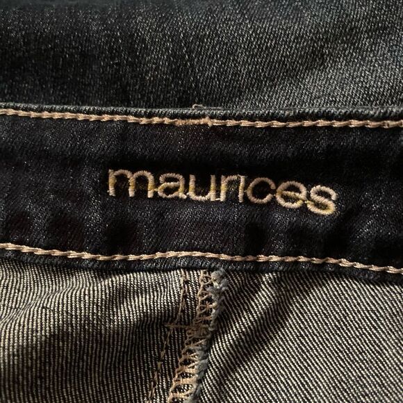 Maurice’s Mid Rise Crop Stretchy Jeans Size 2 New With Tag Waist 30”.
Rise 8.5” - Picture 7 of 8
